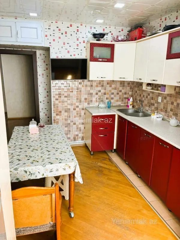 Satılır 3 otaqlı köhnə tikili 85 m²