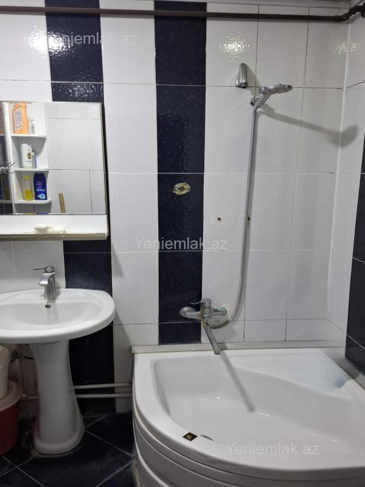 Satılır 3 otaqlı köhnə tikili 73 m²