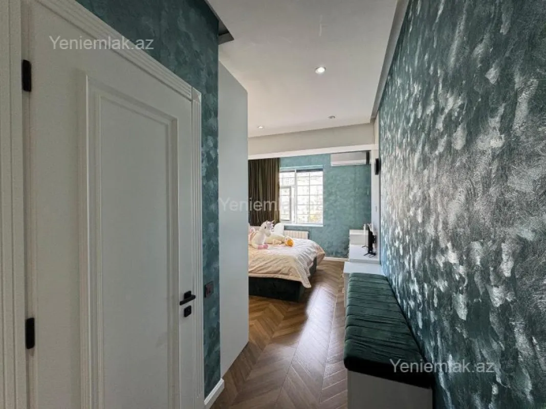 Satılır 3 otaqlı yeni tikili 130 m²