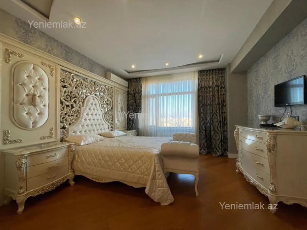 Satılır 4 otaqlı yeni tikili 240 m²