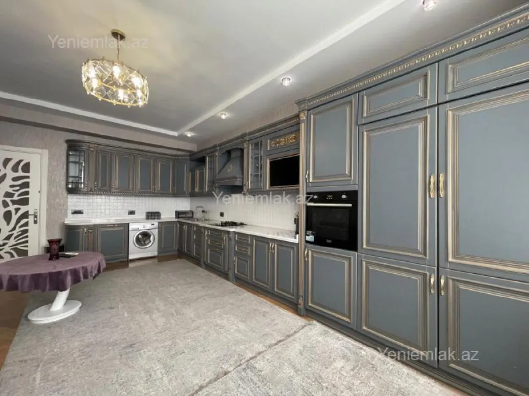 Satılır 4 otaqlı yeni tikili 240 m²