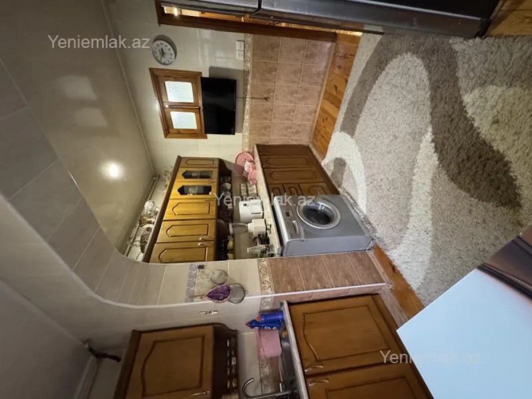 Satılır 4 otaqlı köhnə tikili 110 m²