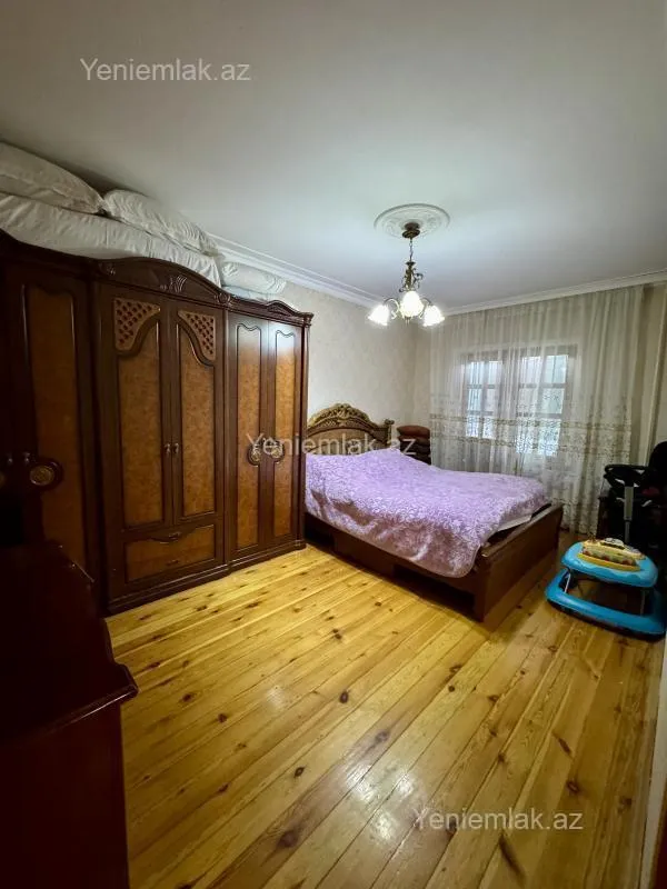 Satılır 4 otaqlı köhnə tikili 110 m²
