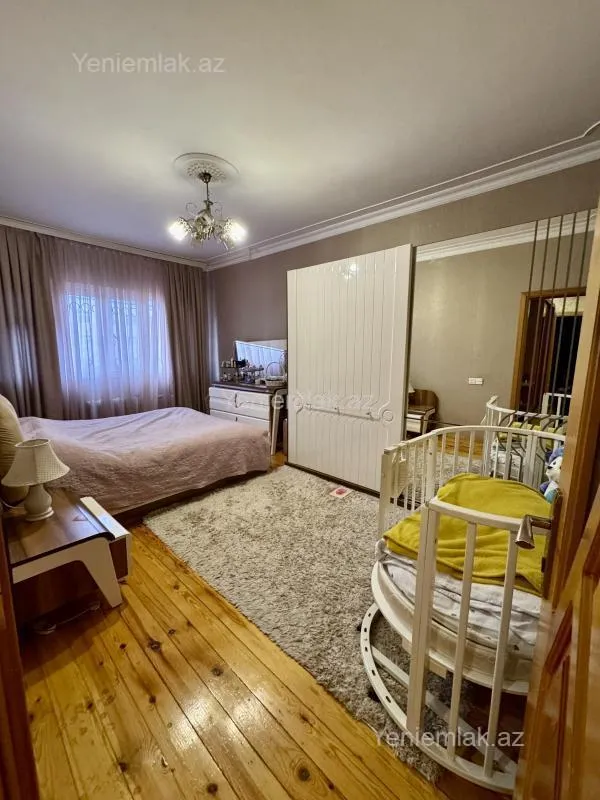 Satılır 4 otaqlı köhnə tikili 110 m²