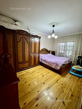 Satılır 4 otaqlı köhnə tikili 110 m²
