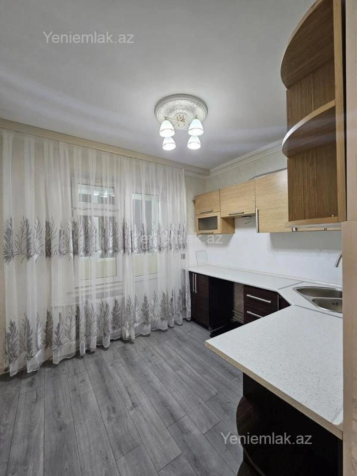 Satılır 3 otaqlı köhnə tikili 80 m²