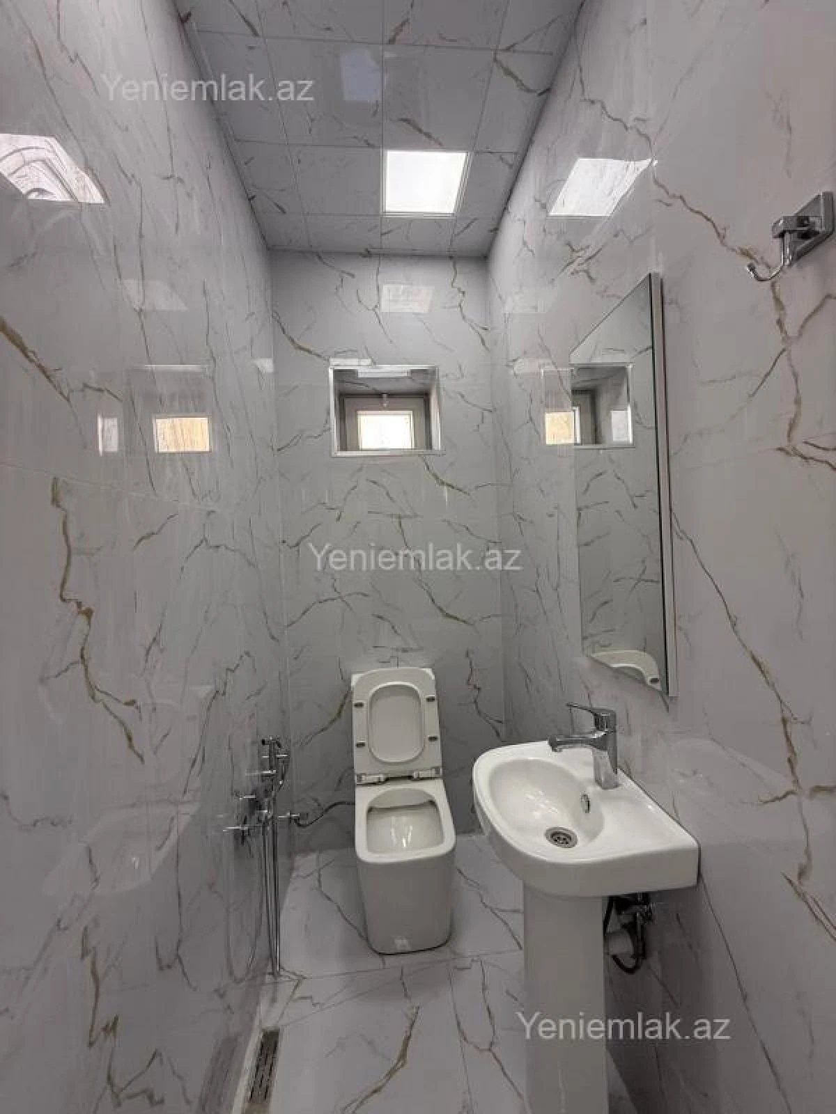 Satılır 5 otaqlı həyət evi 220 m²