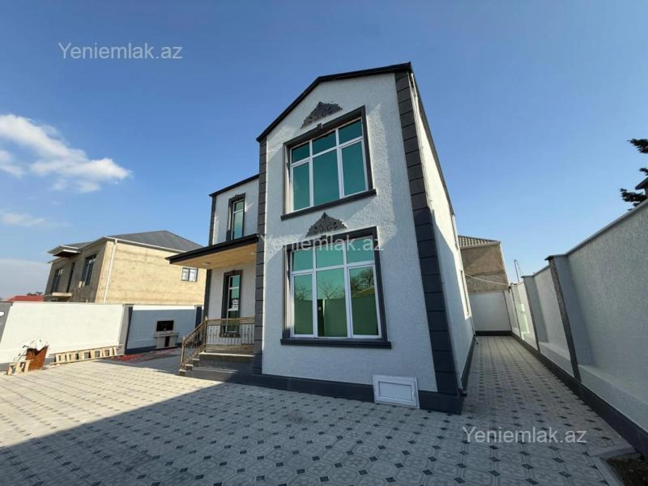 Satılır 5 otaqlı həyət evi 220 m²