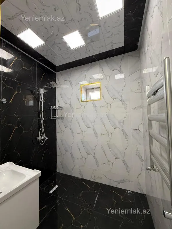 Satılır 5 otaqlı həyət evi 220 m²