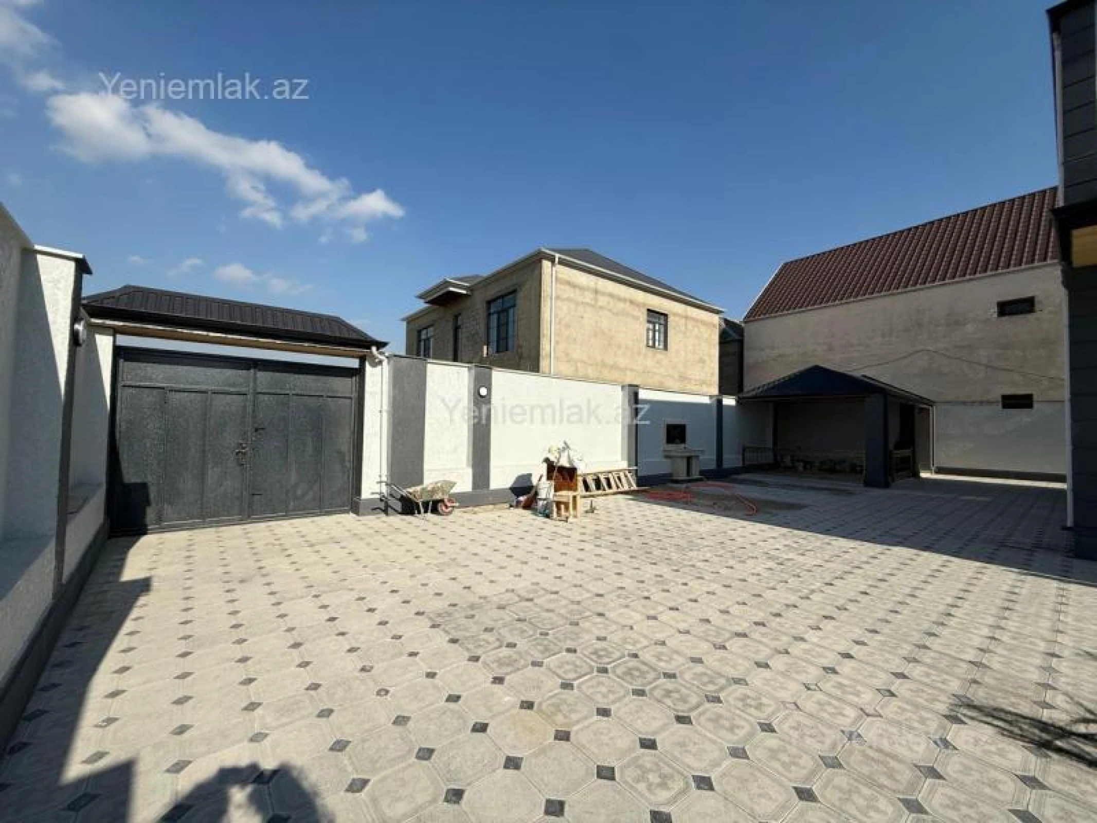 Satılır 5 otaqlı həyət evi 220 m²