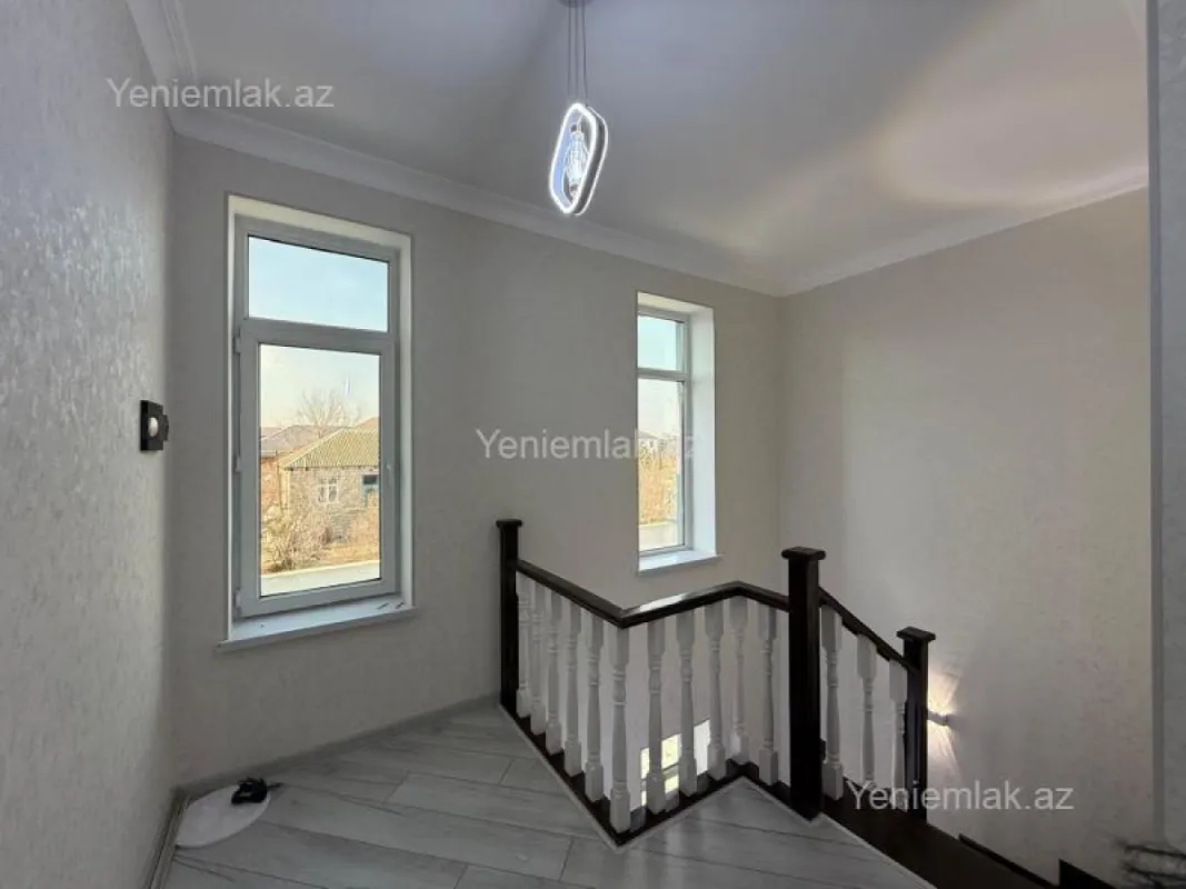 Satılır 5 otaqlı həyət evi 220 m²