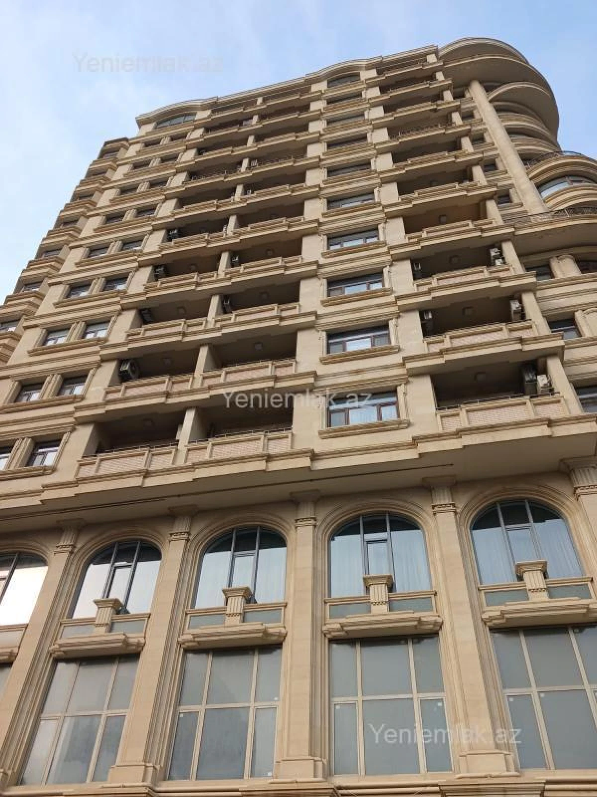 Satılır 4 otaqlı yeni tikili 200 m²