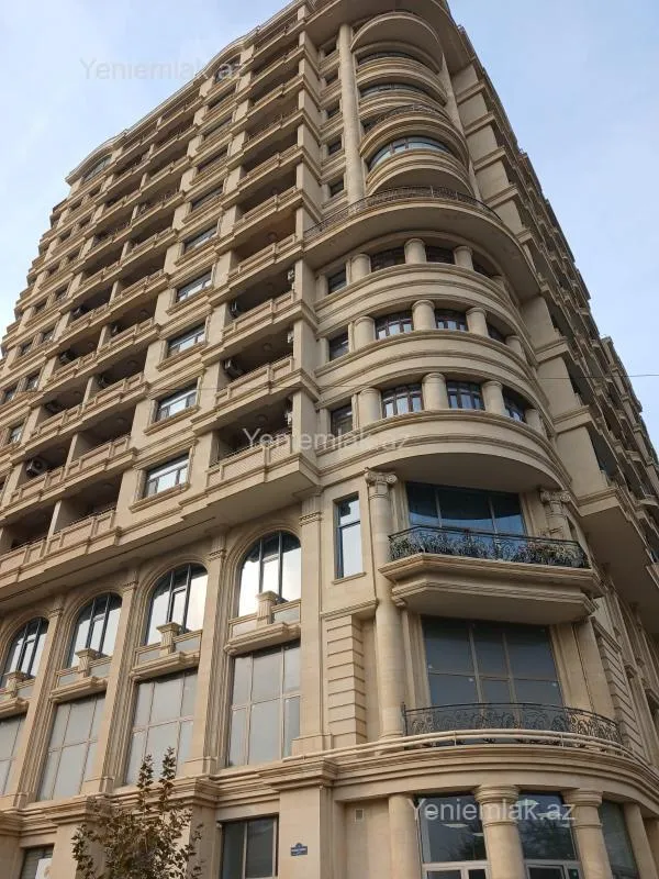 Satılır 4 otaqlı yeni tikili 200 m²