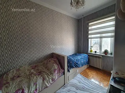 Satılır 3 otaqlı köhnə tikili 90 m²