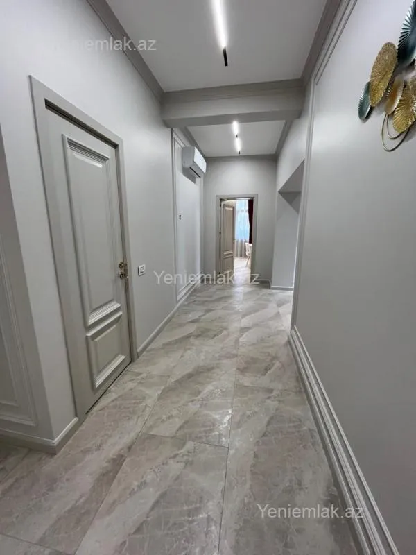 Satılır 3 otaqlı yeni tikili 130 m²