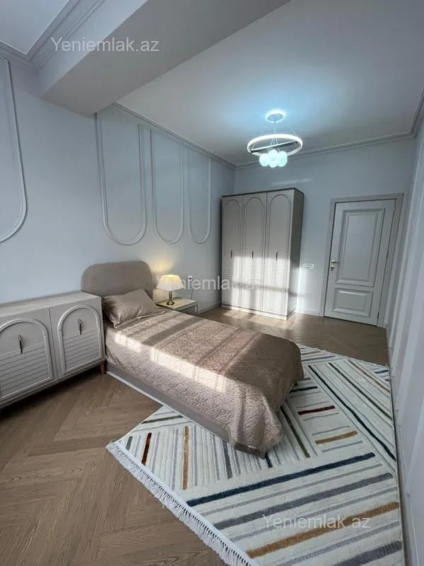 Satılır 3 otaqlı yeni tikili 130 m²