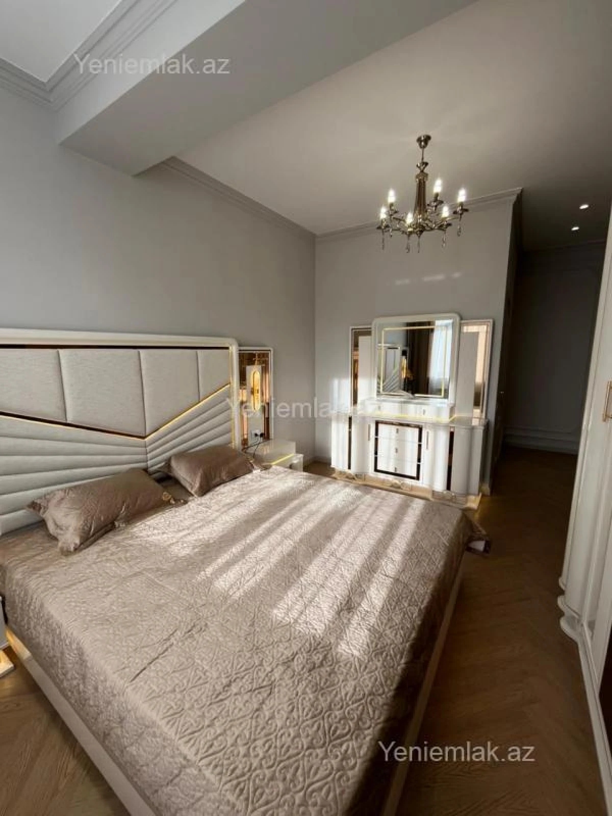 Satılır 3 otaqlı yeni tikili 130 m²