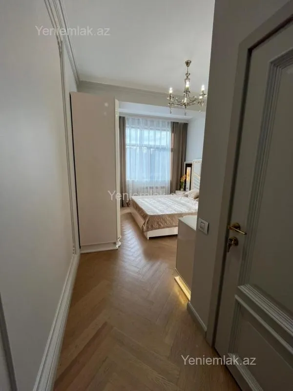 Satılır 3 otaqlı yeni tikili 130 m²