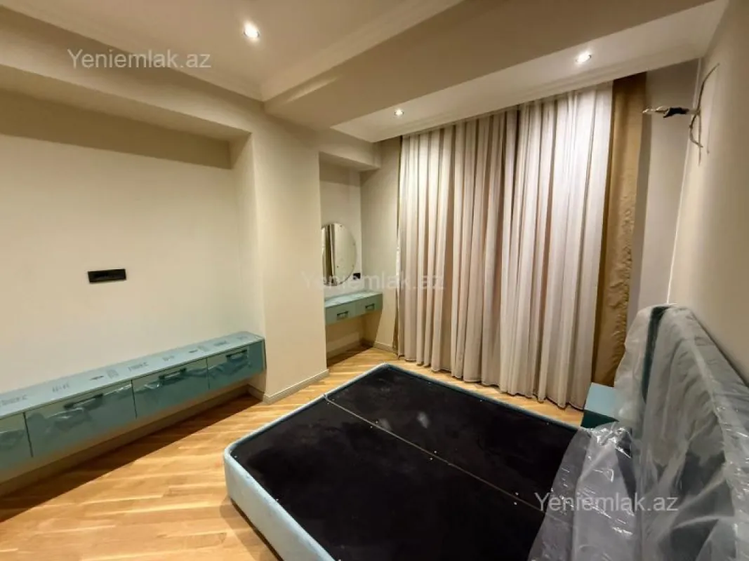 Satılır 3 otaqlı yeni tikili 125 m²