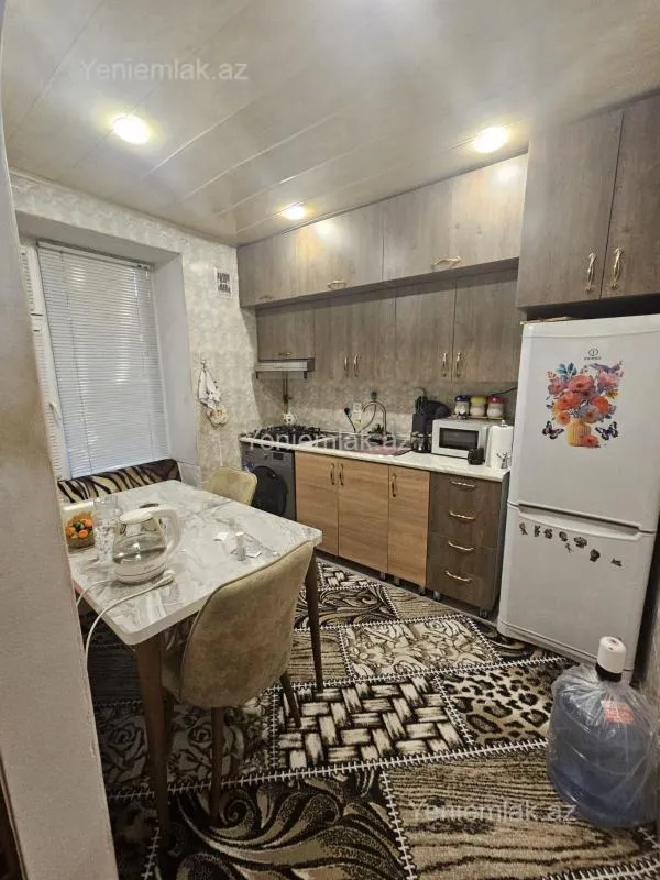 Satılır 3 otaqlı köhnə tikili 70 m²