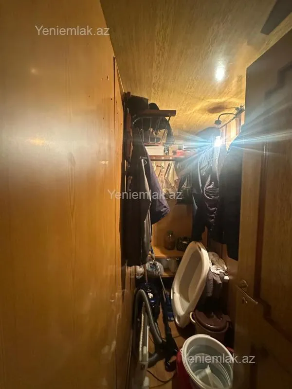 Satılır 4 otaqlı köhnə tikili 100 m²