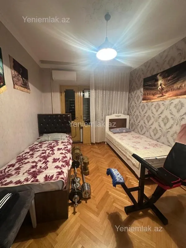 Satılır 4 otaqlı köhnə tikili 100 m²