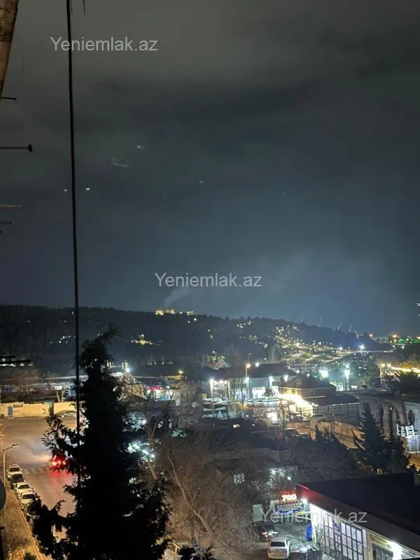 Satılır 4 otaqlı köhnə tikili 100 m²