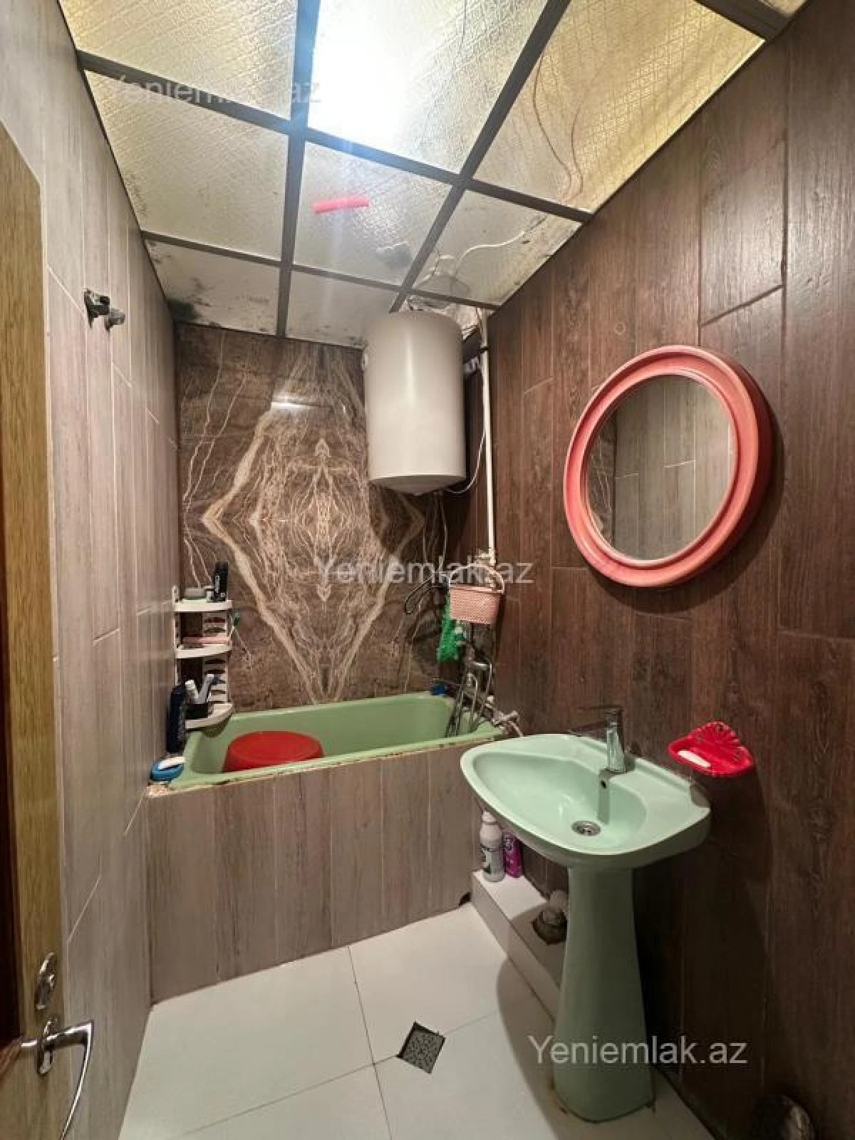 Satılır 4 otaqlı köhnə tikili 100 m²