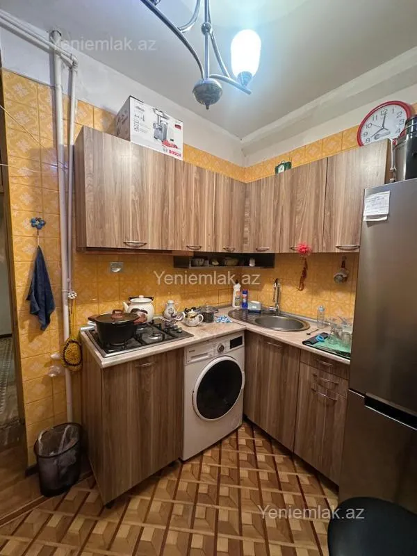 Satılır 4 otaqlı köhnə tikili 100 m²