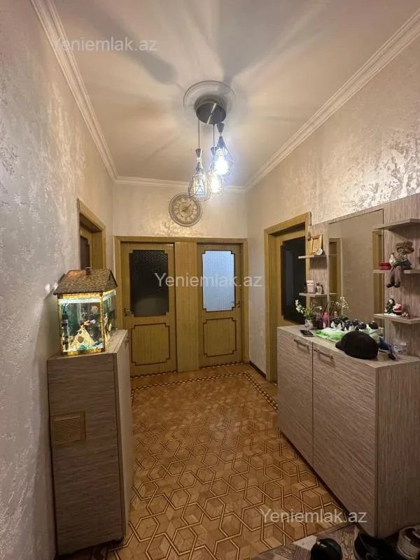 Satılır 4 otaqlı köhnə tikili 100 m²