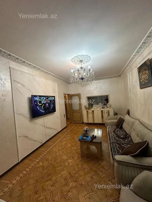 Satılır 4 otaqlı köhnə tikili 100 m²