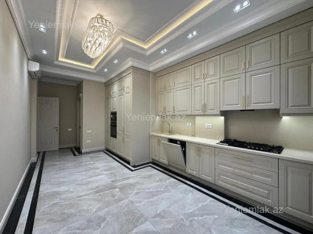 Satılır 4 otaqlı yeni tikili 240 m²