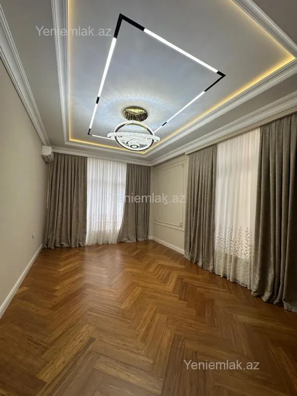 Satılır 4 otaqlı yeni tikili 240 m²
