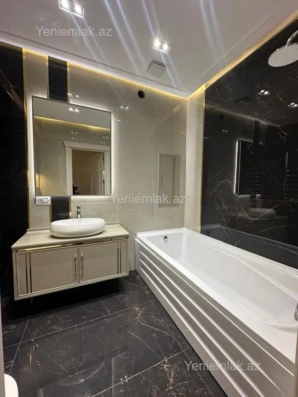 Satılır 4 otaqlı yeni tikili 240 m²