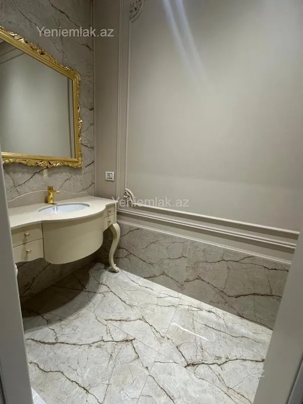 Satılır 4 otaqlı yeni tikili 240 m²