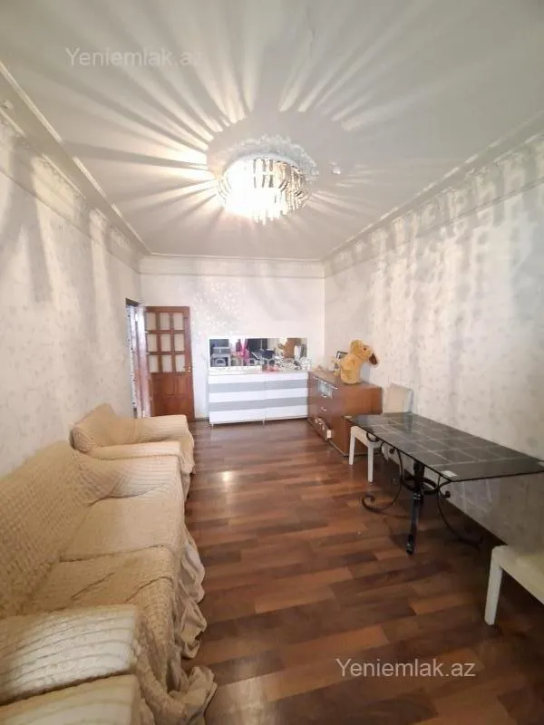Satılır 2 otaqlı köhnə tikili 60 m²