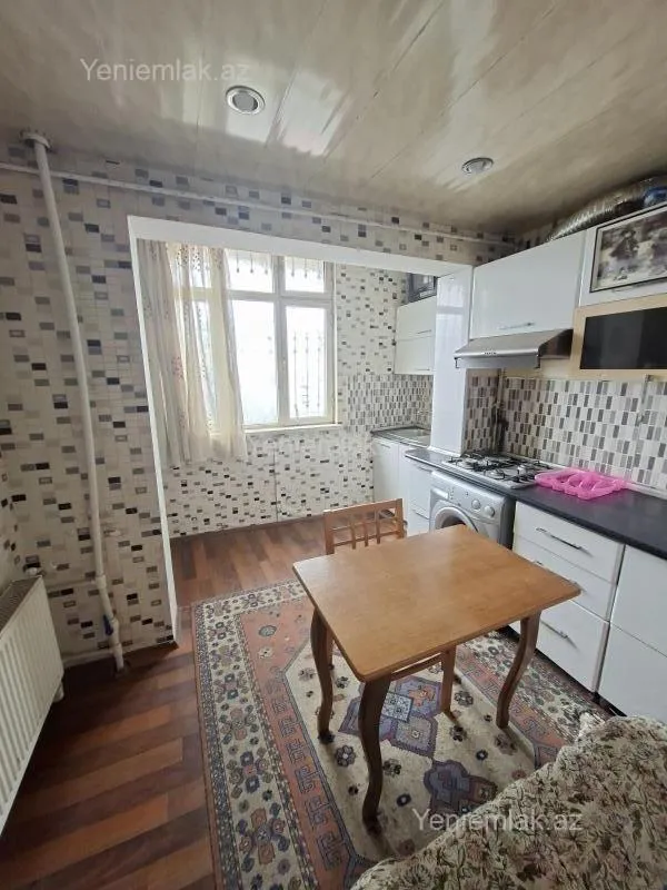 Satılır 2 otaqlı köhnə tikili 60 m²