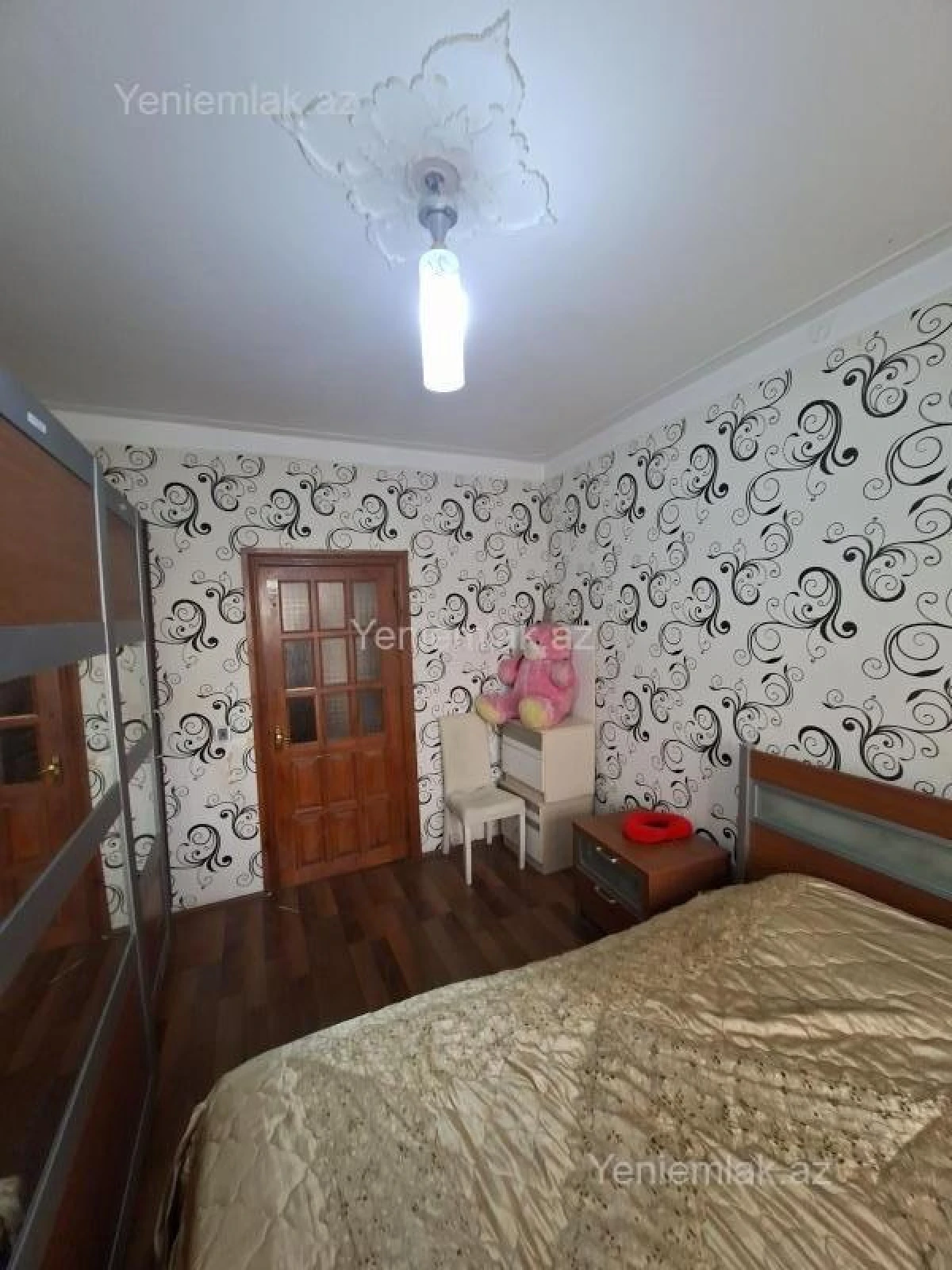 Satılır 2 otaqlı köhnə tikili 60 m²