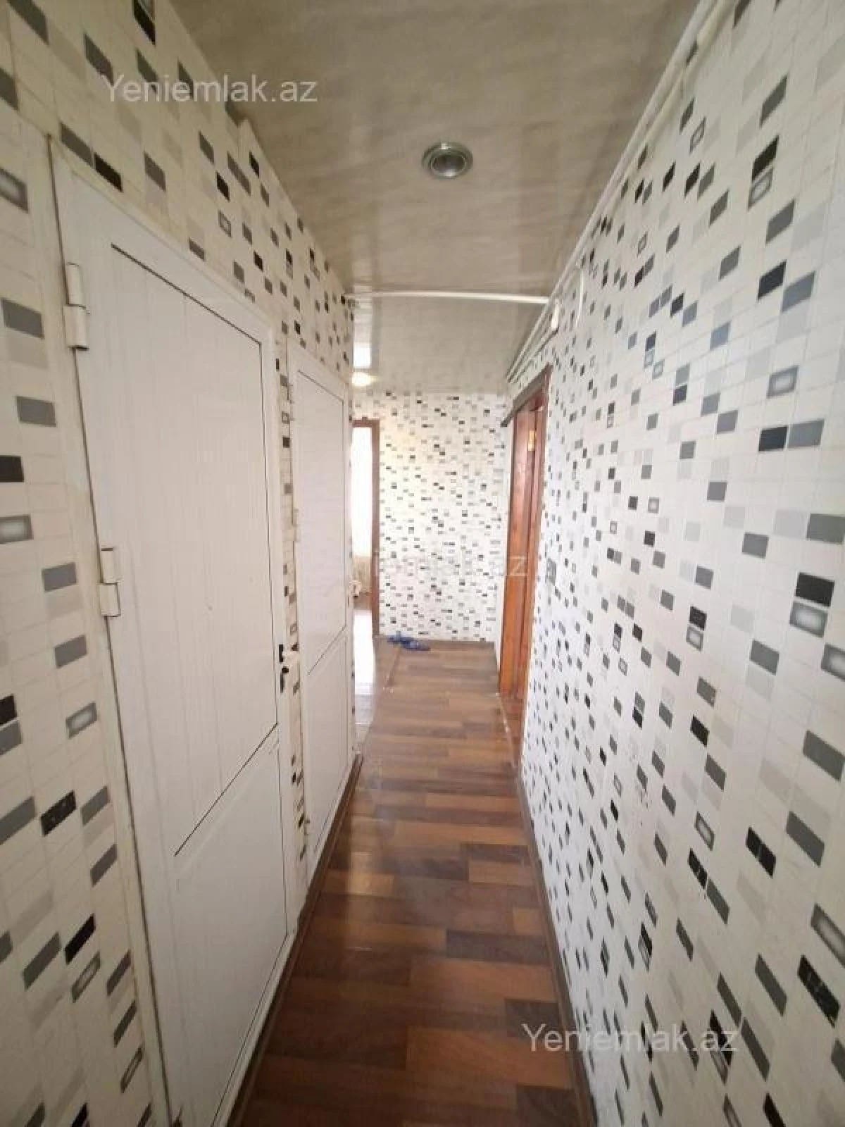 Satılır 2 otaqlı köhnə tikili 60 m²