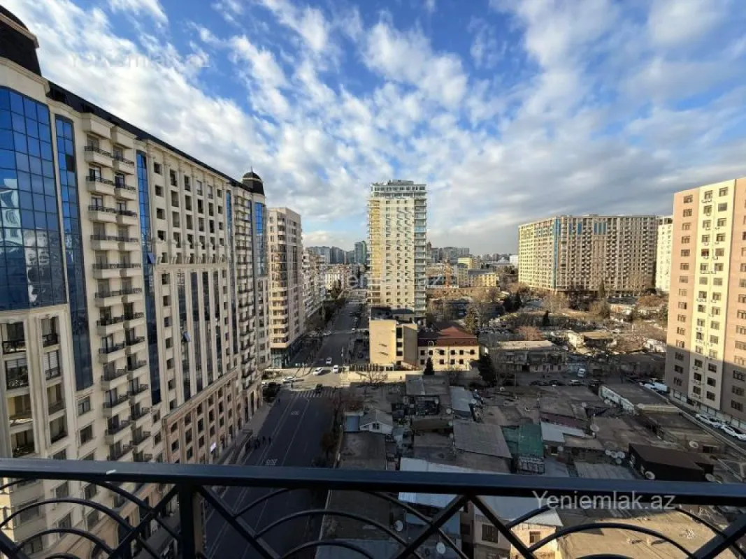 Satılır 3 otaqlı yeni tikili 125 m²