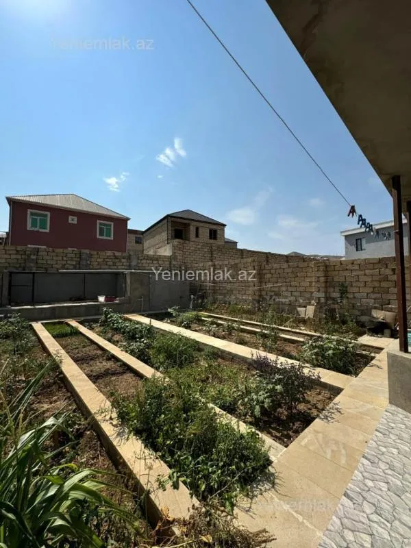 Satılır 9 otaqlı həyət evi 350 m²