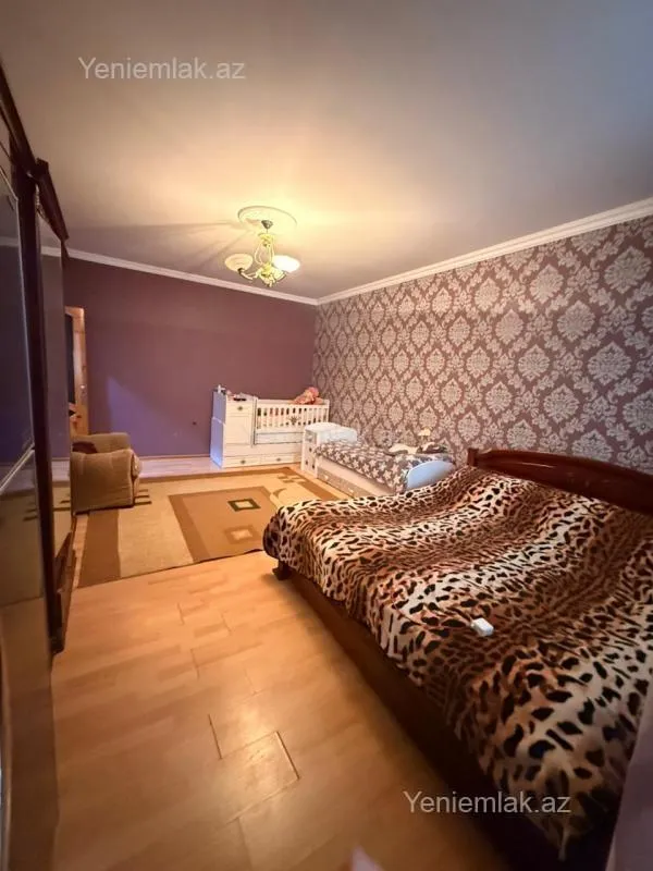 Satılır 4 otaqlı köhnə tikili 110 m²