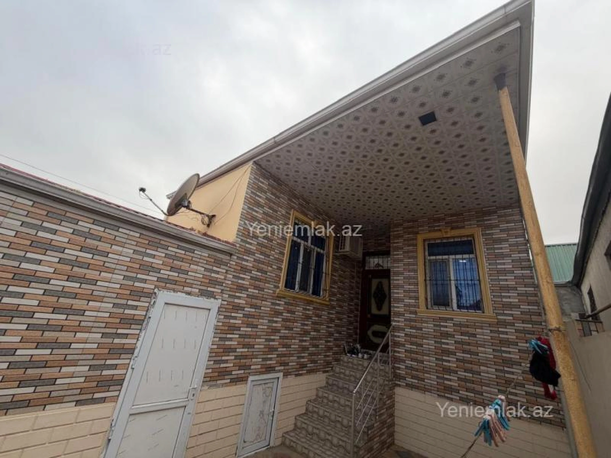 Satılır 3 otaqlı həyət evi 200 m²