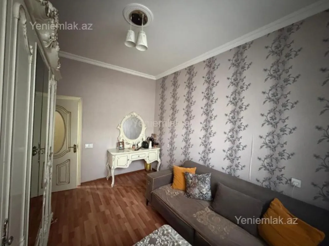 Satılır 3 otaqlı həyət evi 200 m²