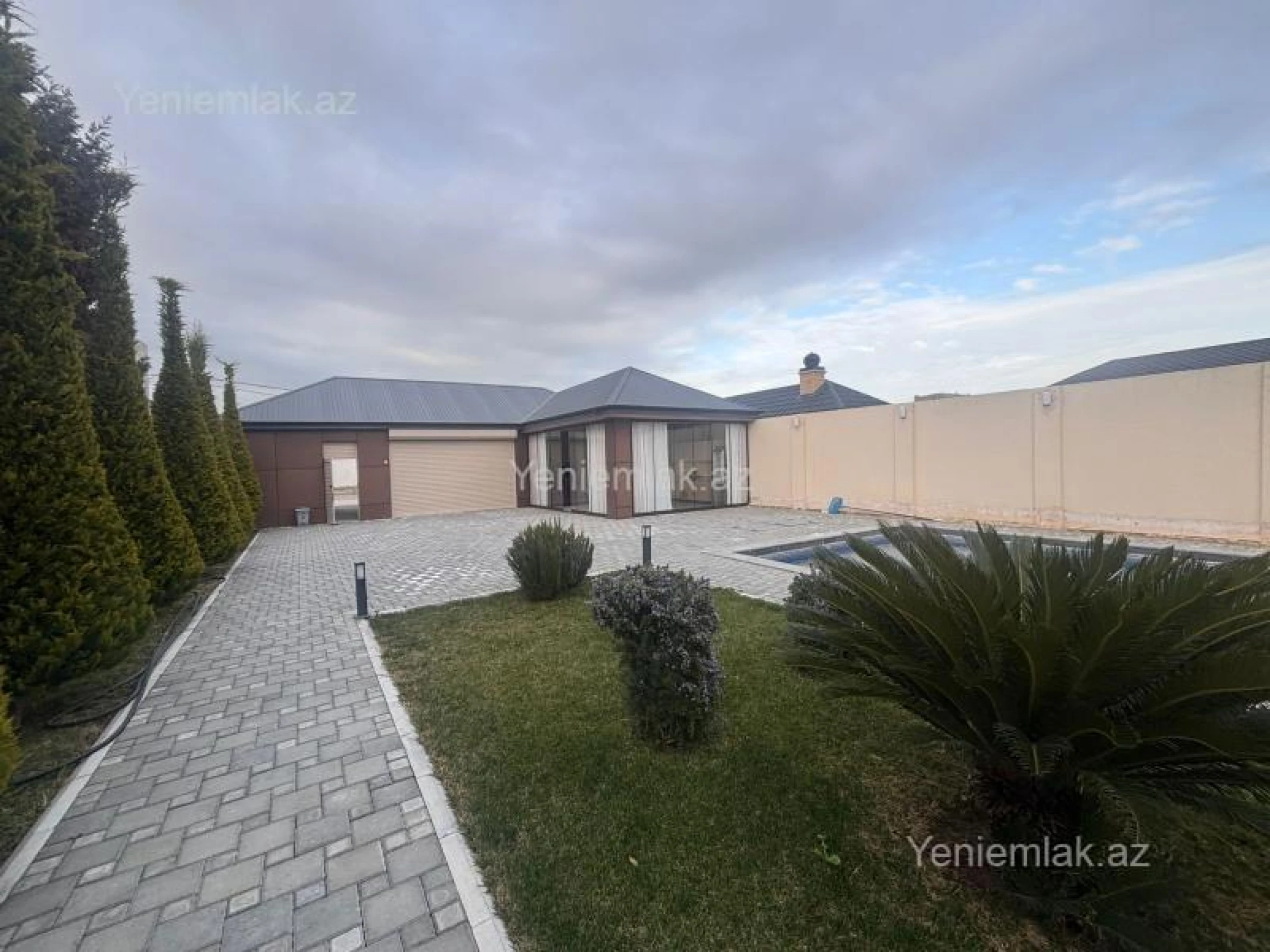 Satılır 4 otaqlı həyət evi 330 m²