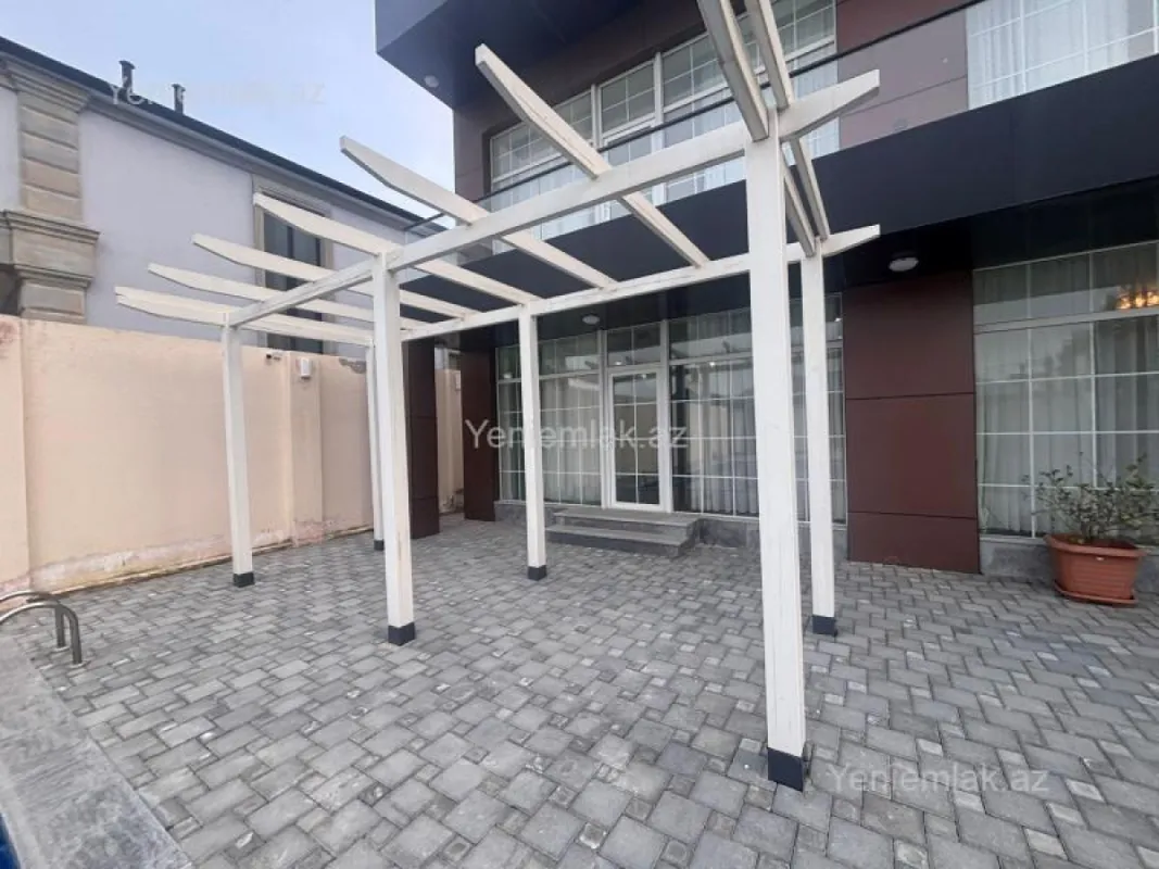 Satılır 4 otaqlı həyət evi 330 m²