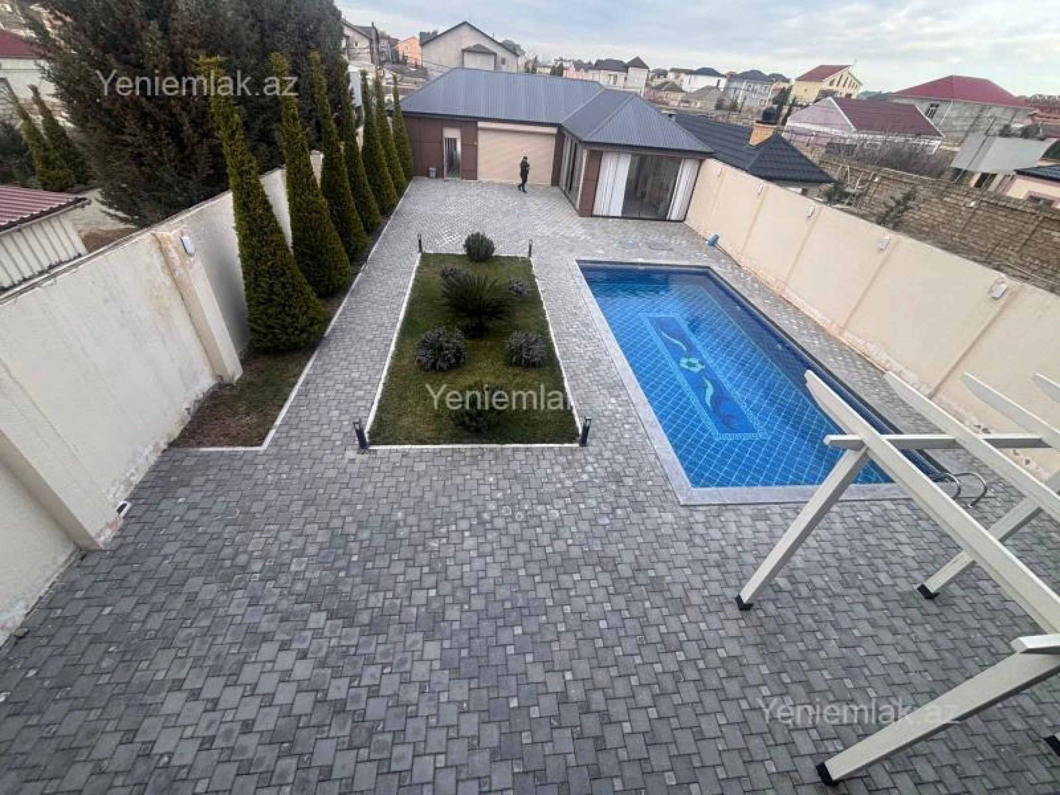 Satılır 4 otaqlı həyət evi 330 m²