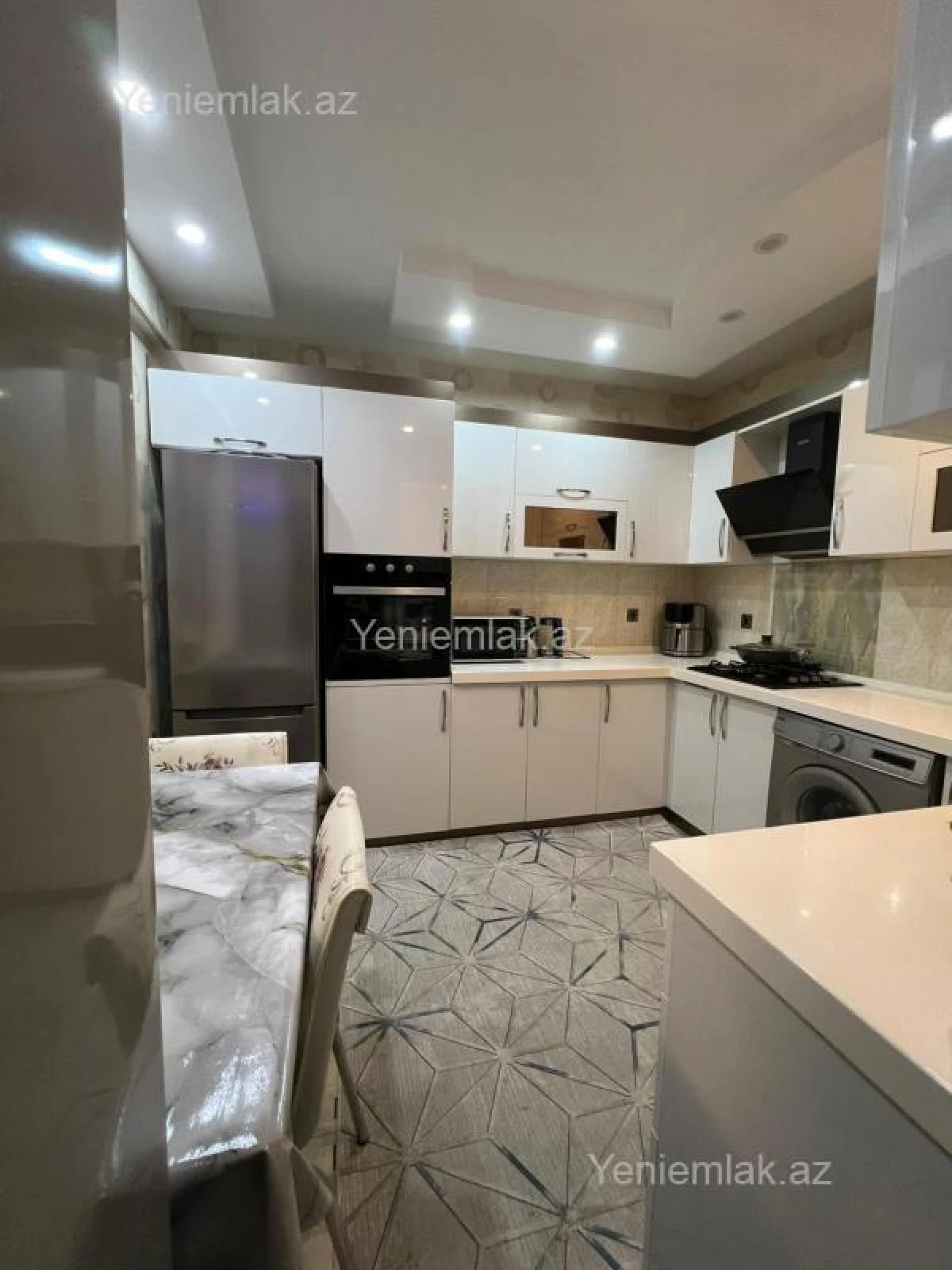 Satılır 3 otaqlı yeni tikili 100 m²