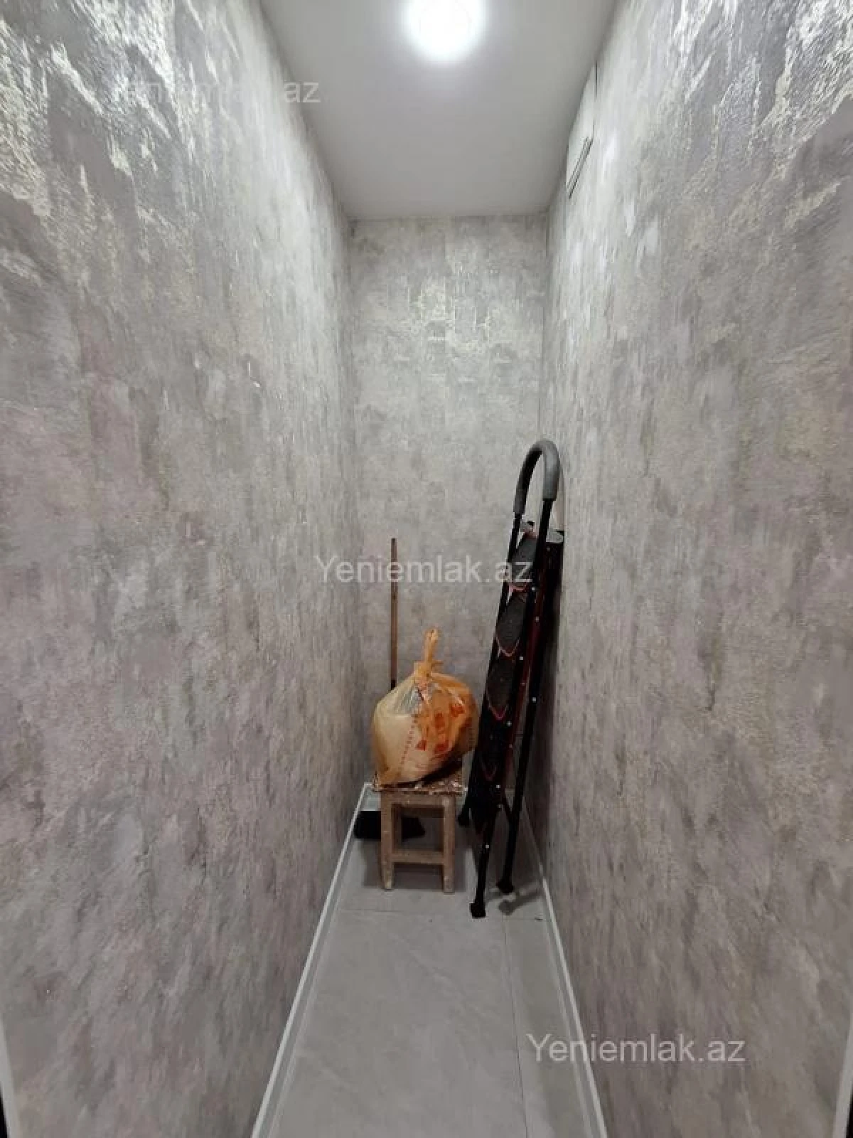 Satılır 2 otaqlı köhnə tikili 65 m²