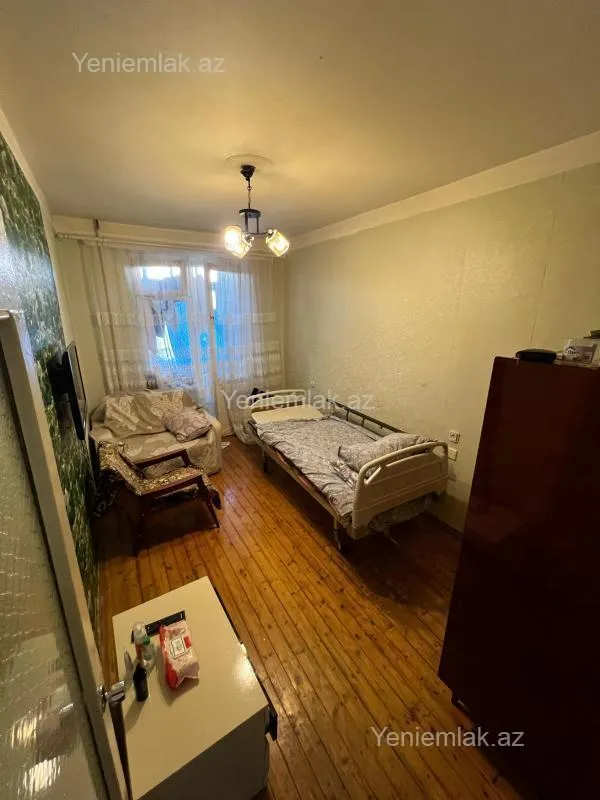Satılır 2 otaqlı köhnə tikili 65 m²